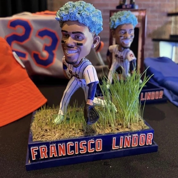 New York Mets Citi SGA 2023 Francisco Lindor Grass Growing Bobblehead - Picture 1 of 16